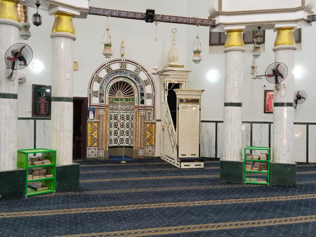 صحن المسجد من الداخل