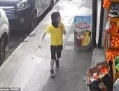 عصابة من أطفال ملثمين