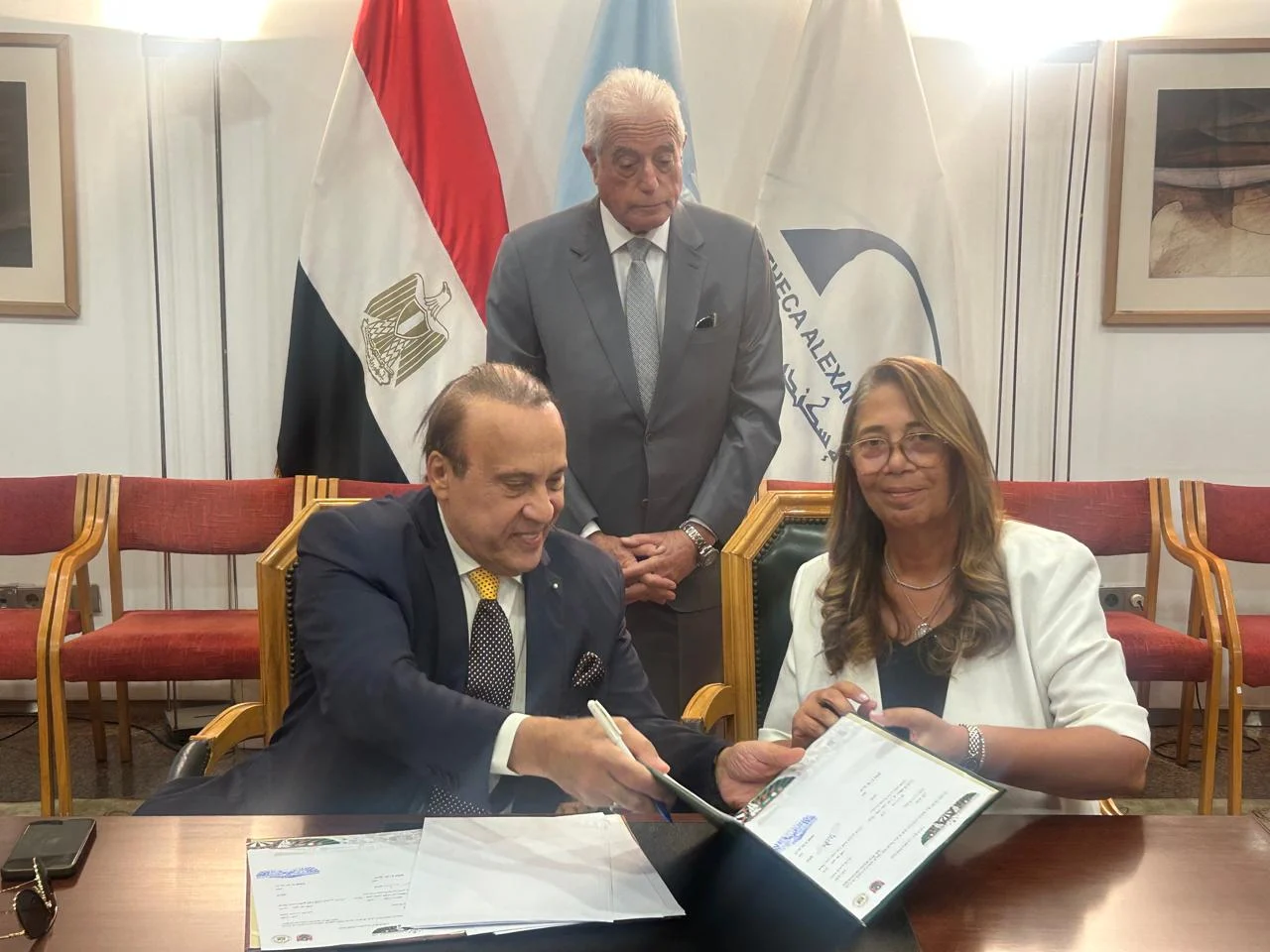 خالد فودة يشهد توقيع اتفاقية تعاون بين الاتحاد المصري للدارتس ونادي بايونيرز  (1)