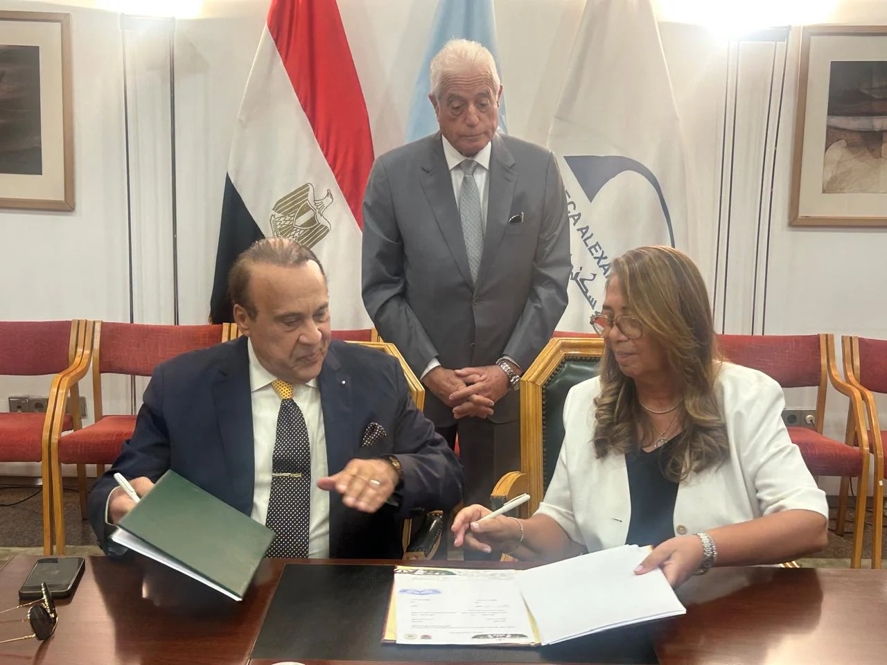 خالد فودة يشهد توقيع اتفاقية تعاون بين الاتحاد المصري للدارتس ونادي بايونيرز  (2)