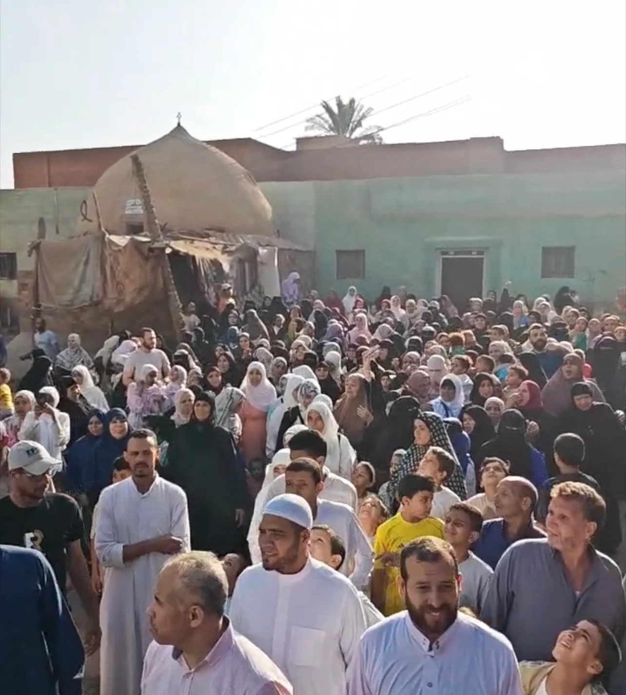 الأهالى الذاهبين للعمرة