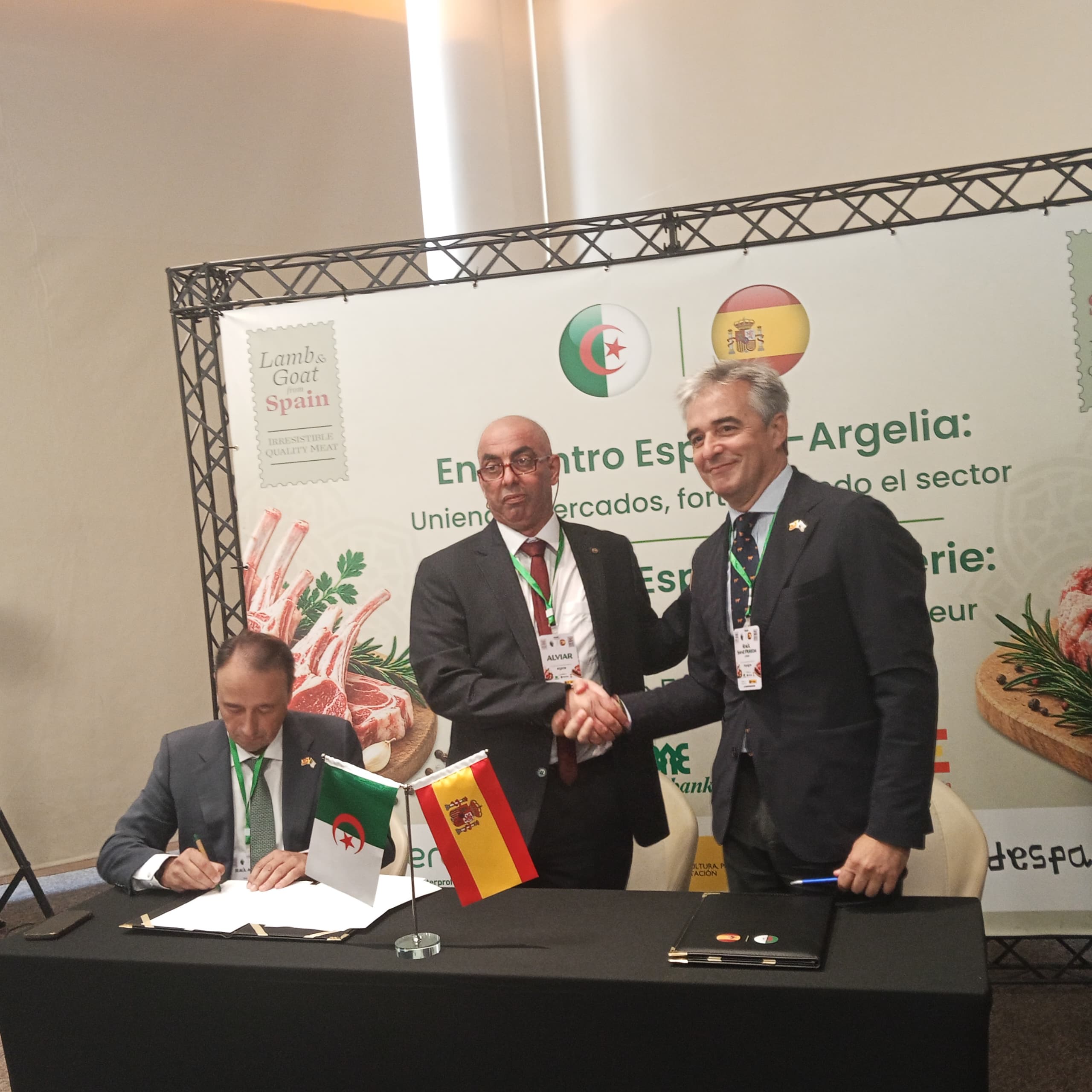 الجزائر وإسبانيا تعززان الشراكة في قطاع اللحوم عبر استثمارات جديدة الجزائر وإسبانيا تعززان الشراكة في قطاع اللحوم عبر استثمارات جديدة 3
