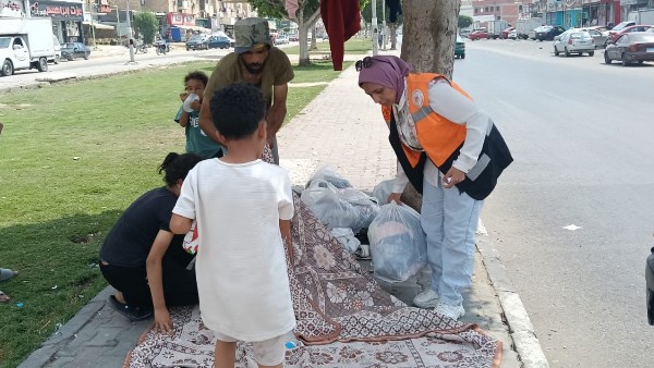 زوجته تتعاطى المخدرات.. التضامن تنقذ أب و 5  أبناء مقيمين في الشارع