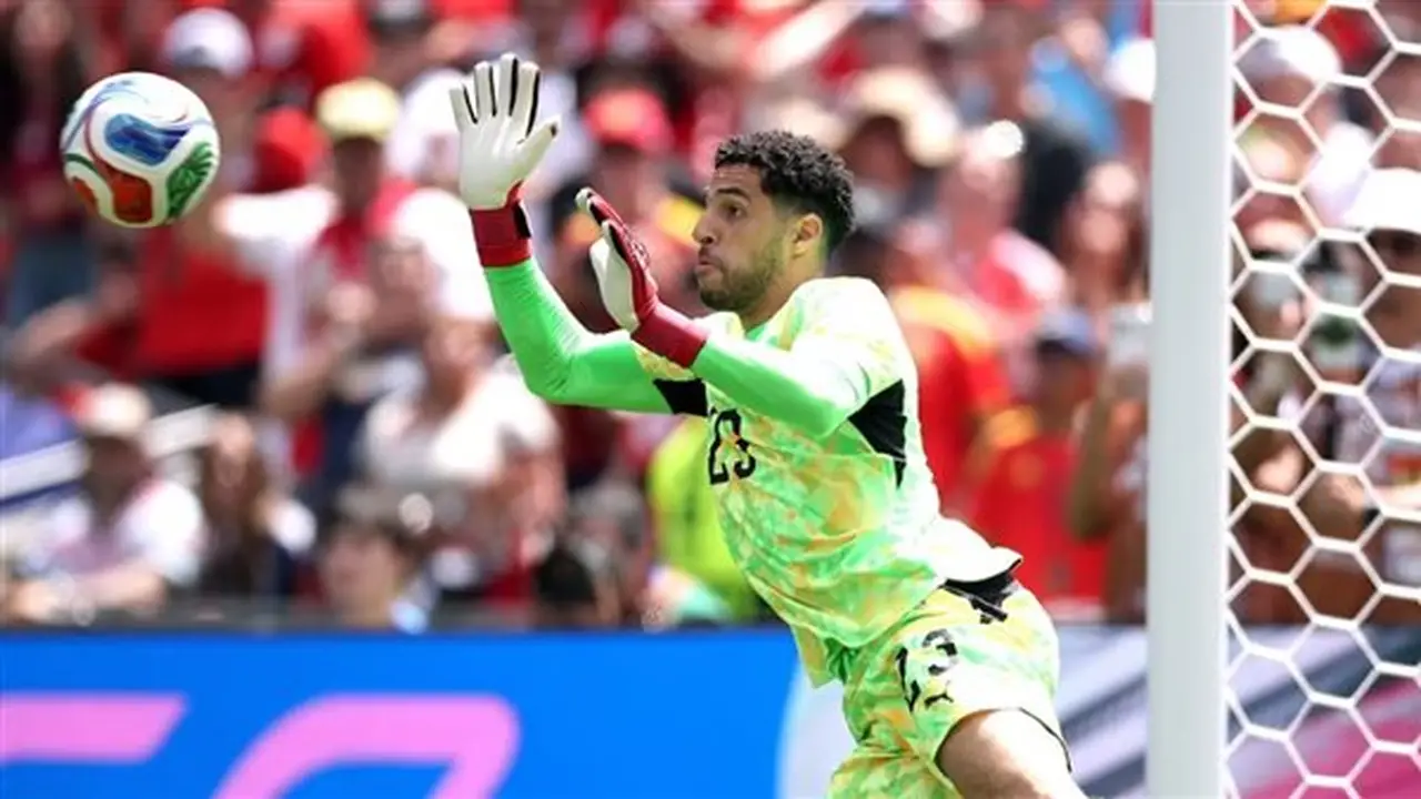 مصطفى شوبير يكشف عن ردة فعل حارس الأرجنتين بعد مباراة كأس العالم