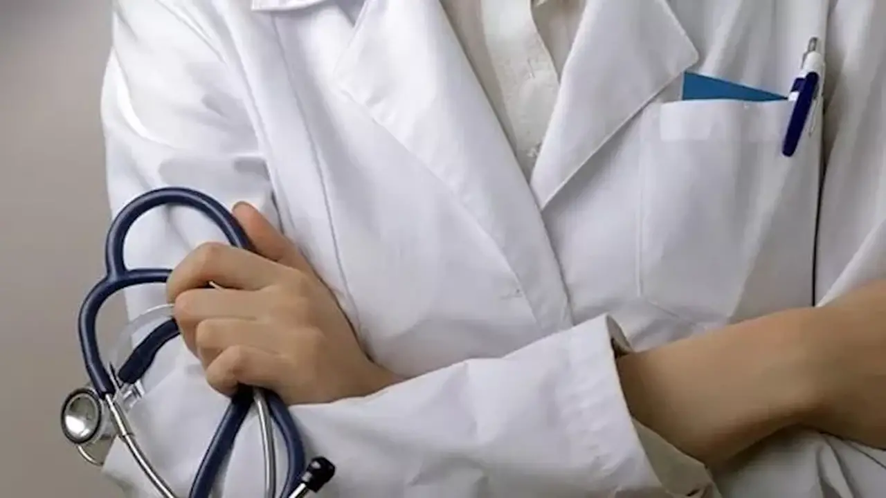 حبس 5 سنوات وغرامة تصل إلى 2 مليون جنيه.. عقوبات الخطأ الطبي وفقًا للقانون