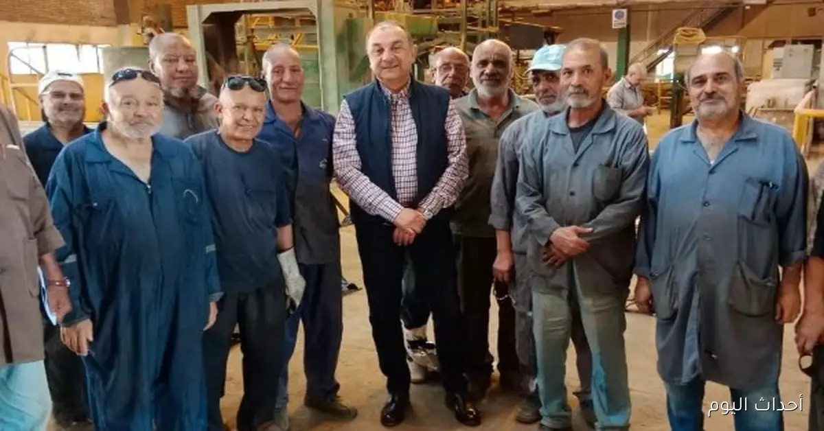 وزير قطاع الأعمال العام يزور شركتي “النصر للمواسير” و”سيجوارت” لمتابعة سير العمليات الإنتاجية