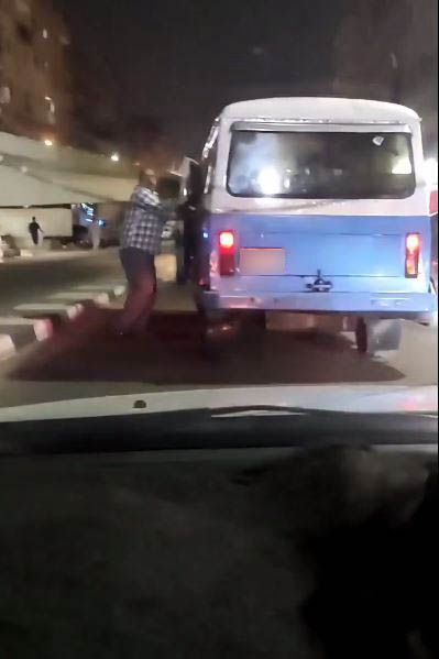 قائد السيارة
