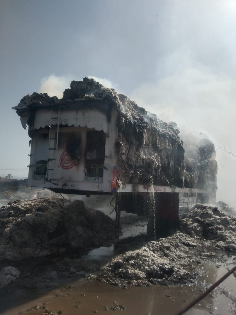 حريق في مقطورة جرار