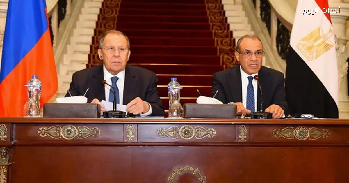 وزيرا الخارجية المصري والروسي يبحثان في القاهرة
