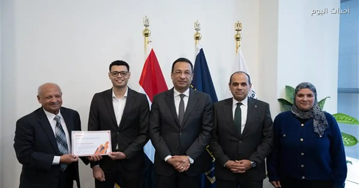 تخريج أول دفعة من برنامج الذكاء الاصطناعي بجامعة مصر