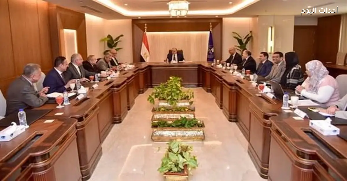 الغمراوي يجتمع بممثلي غرفة صناعة الدواء لتعزيز الإنتاج