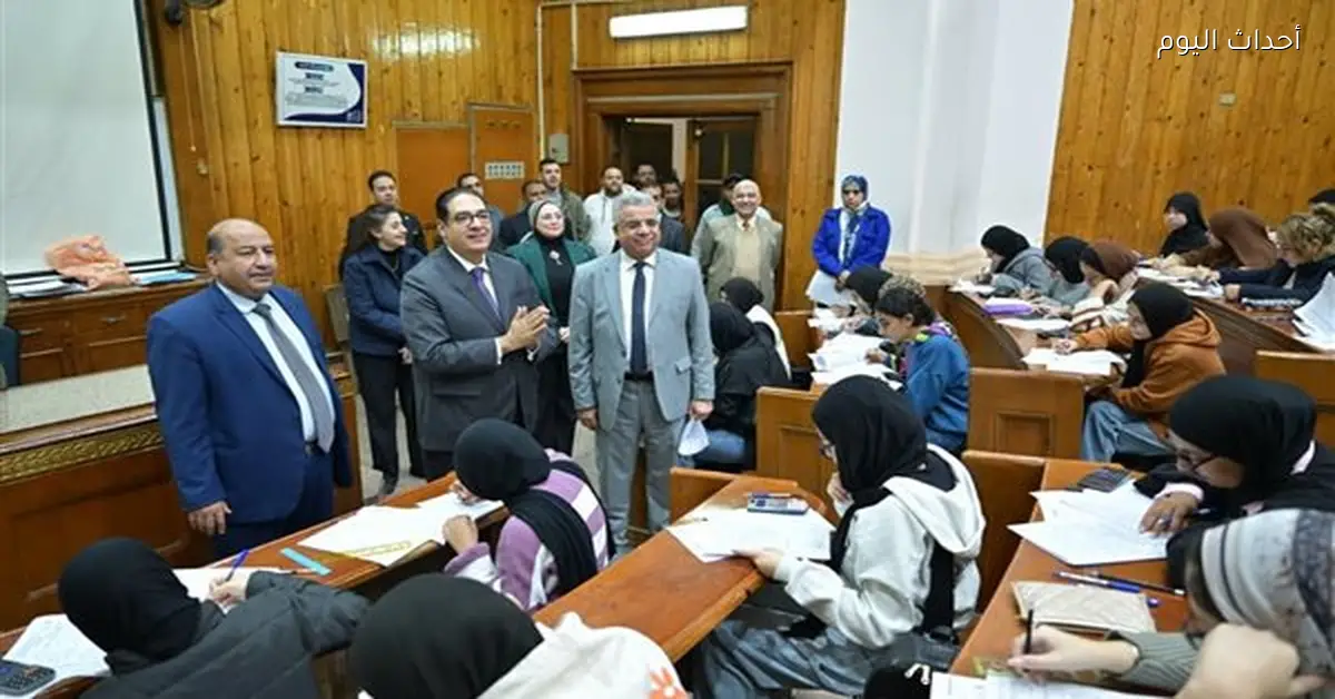 رئيس جامعة القاهرة يتفقد امتحانات الفصل الدراسي الأول
