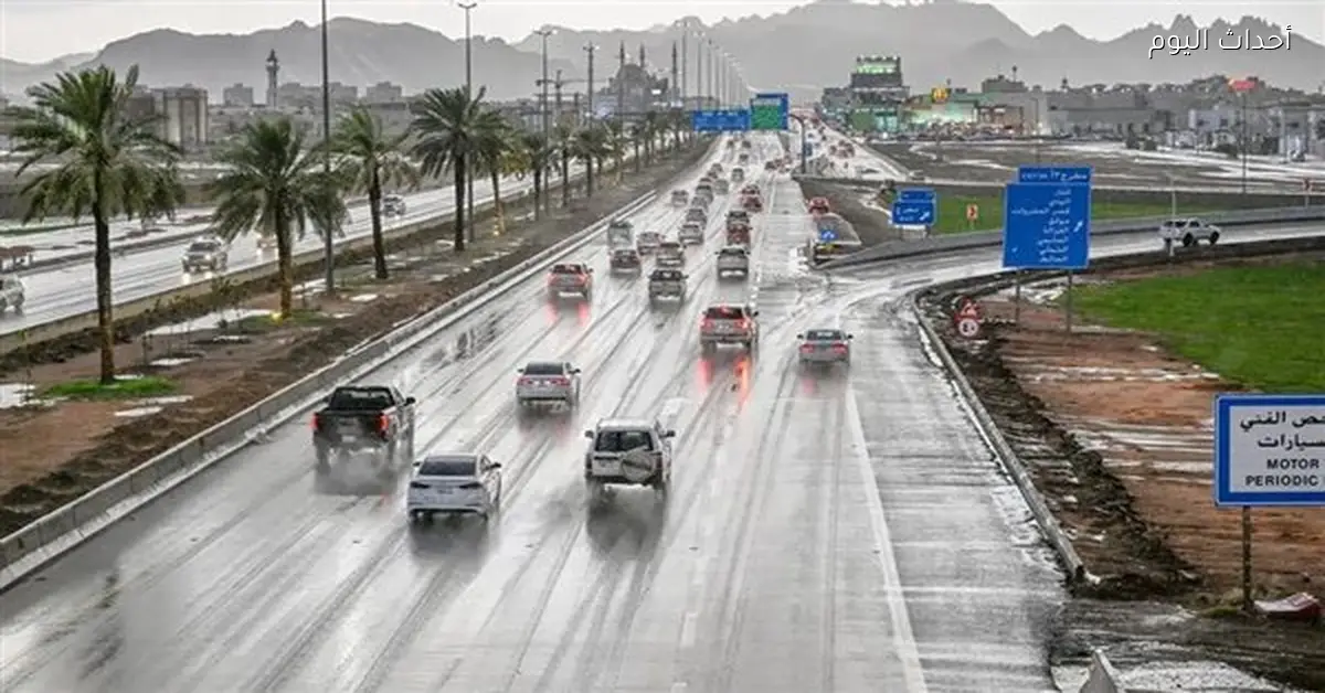 أمطار ورياح قوية تضرب منطقة حائل في السعودية