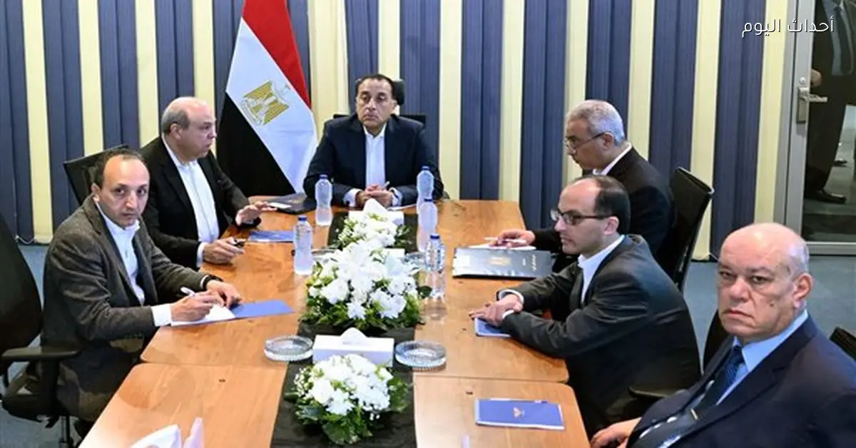 اجتماع رئيس الوزراء ووزير الطيران لبحث تطوير مصر للطيران