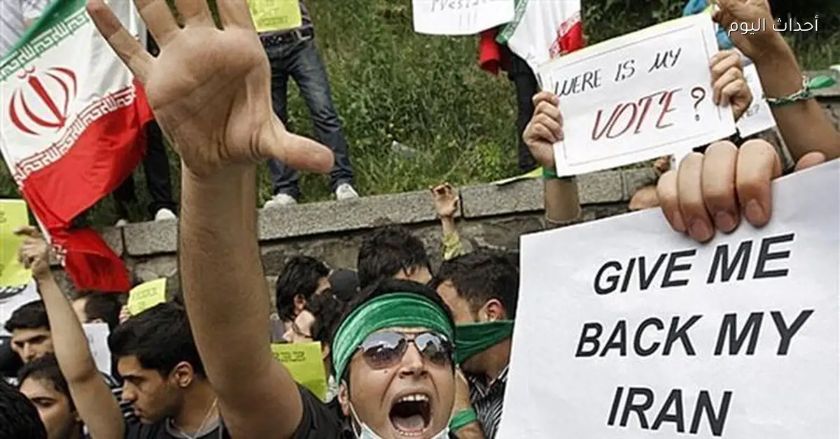 احتجاجات في طهران بسبب تراجع قيمة الريال الإيراني