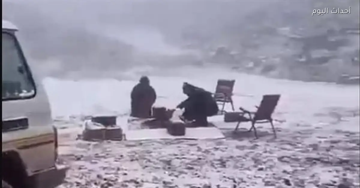 ثلوج تكسو جبال اللوز في تبوك بالسعودية وتفاعل كبير على مواقع التواصل