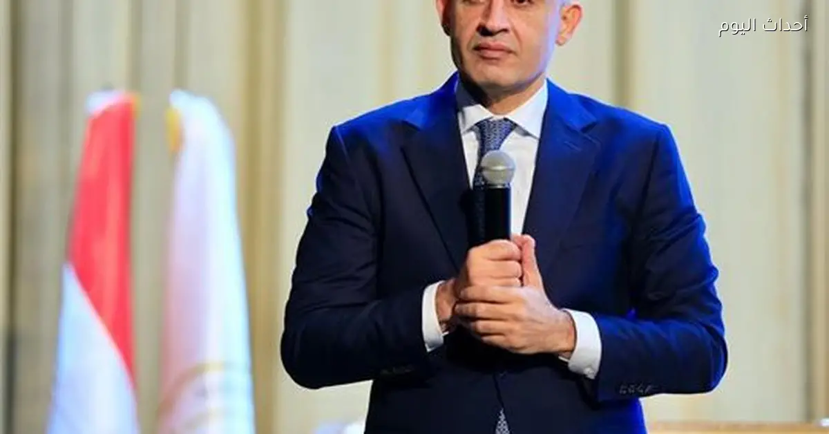 جبريل حميدة مشرف على تطوير المناهج وأكرم حسن مساعد وزير التعليم للمبادرات الرئاسية