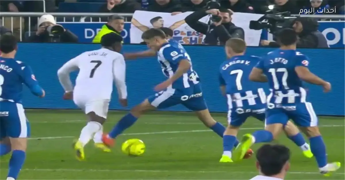 خبير تحكيمي يوضح أحقية ريال مدريد في ركلة جزاء لفينيسيوس أمام ألافيس