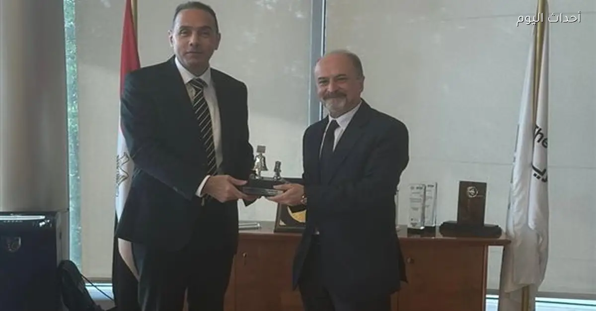 رئيس البورصة المصرية والعمانية يبحثان تعزيز التعاون بينهما