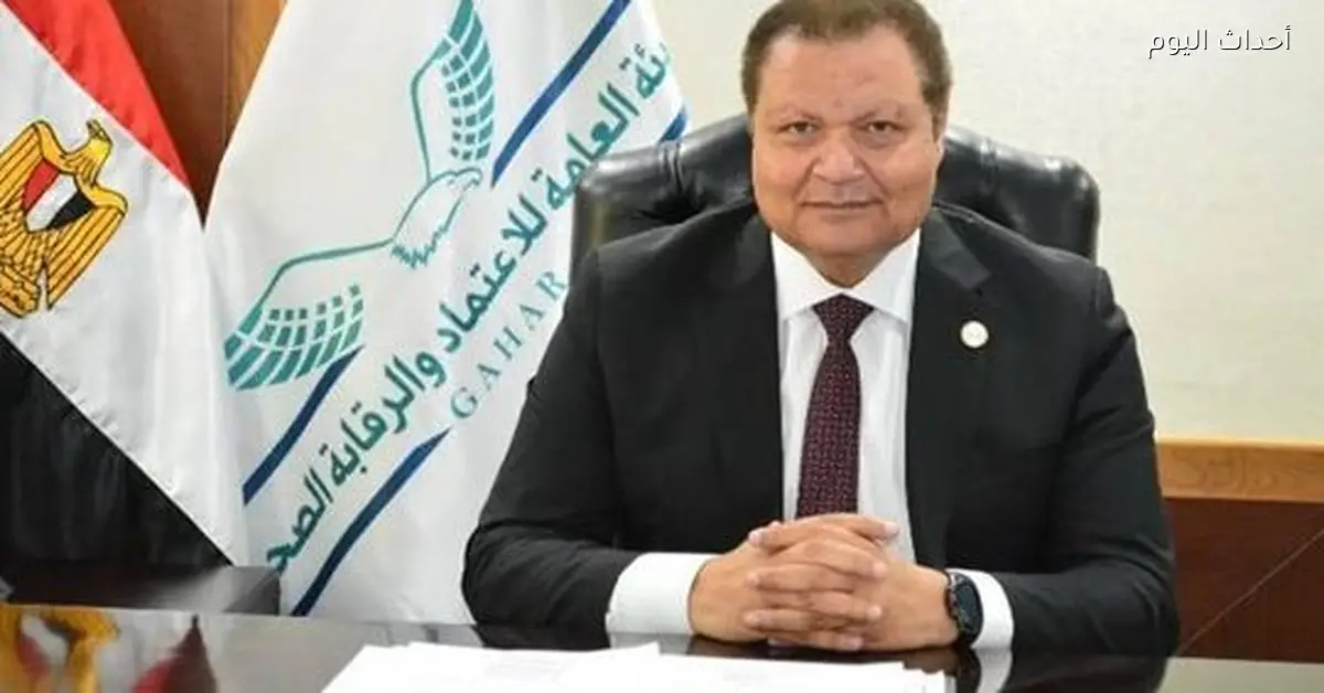 رئيس جامعة القاهرة يبارك لأحمد طه على فوزه بجائزة الطبيب العربي 2025