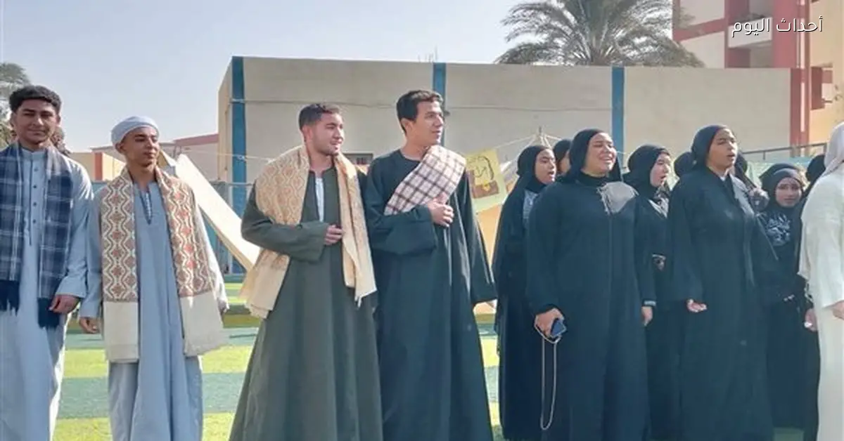 طلاب بني سويف يحتفلون باليوم العالمي للغة العربية بالجلباب والزي البدوي