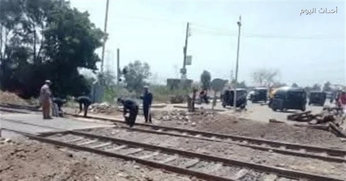 غلق مزلقان الكراتية في قنا لتجديدات السكة الحديد