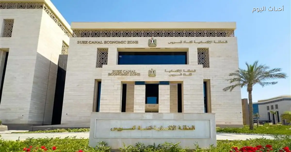 قناة السويس تنفي رسو سفينة عسكرية في بورسعيد