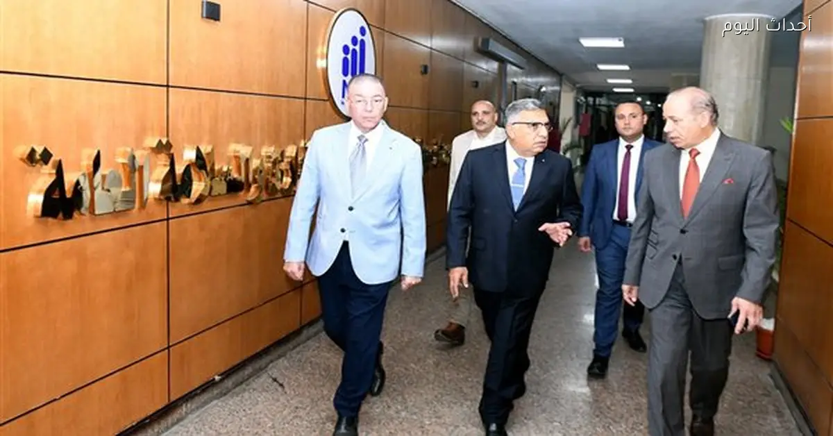 محافظ الدقهلية ورئيس جامعة المنصورة يزوران قصر الثقافة