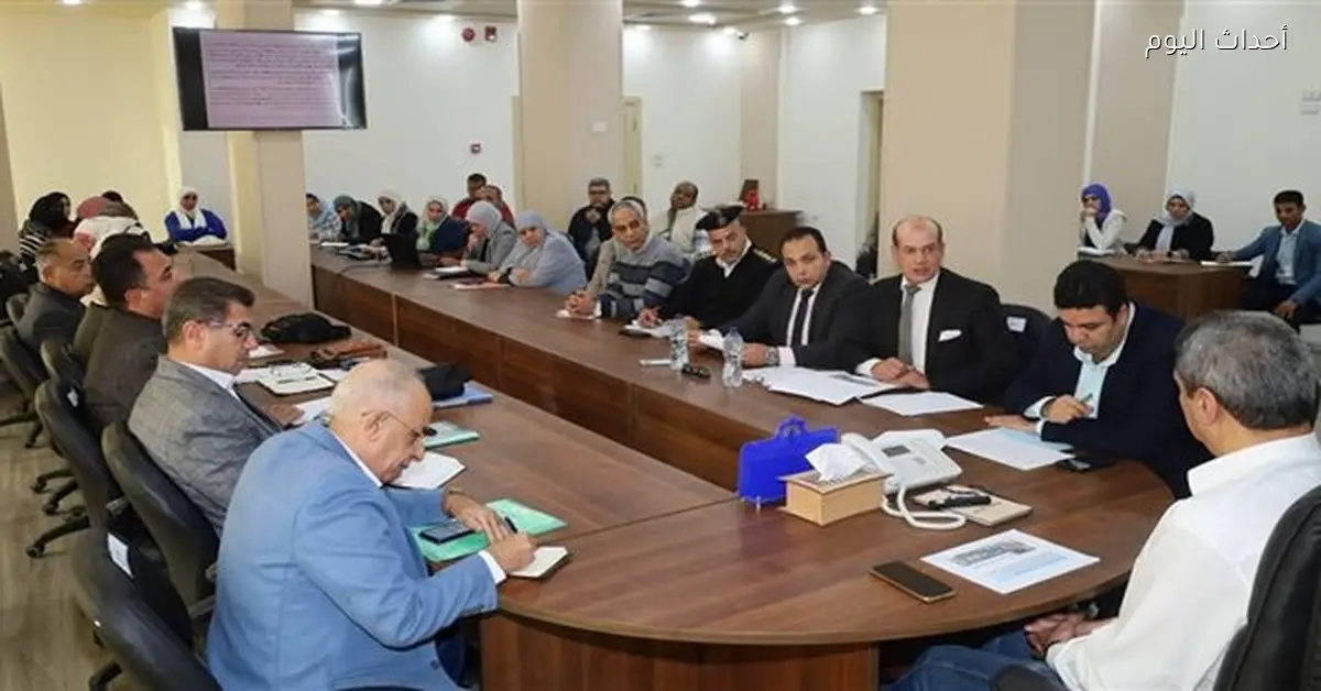 محافظ السويس يطالب بتقنين أوضاع المحلات التجارية