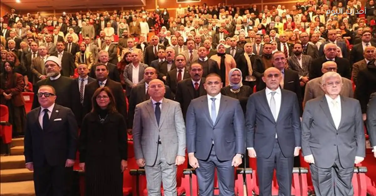 محافظ القاهرة يحتفل باليوبيل الذهبي لجامعة العاصمة