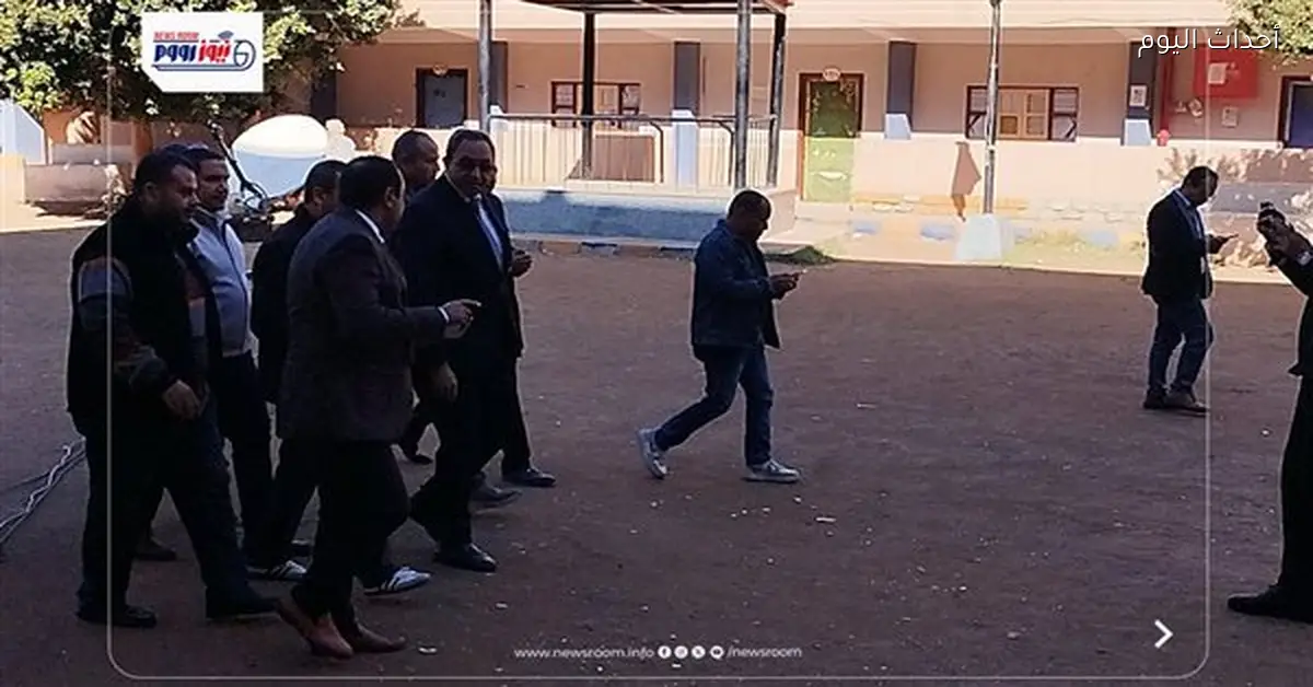 محافظ قنا يتفقد الطريق الصحراوي الغربي ويطلب تحسيناته الفورية