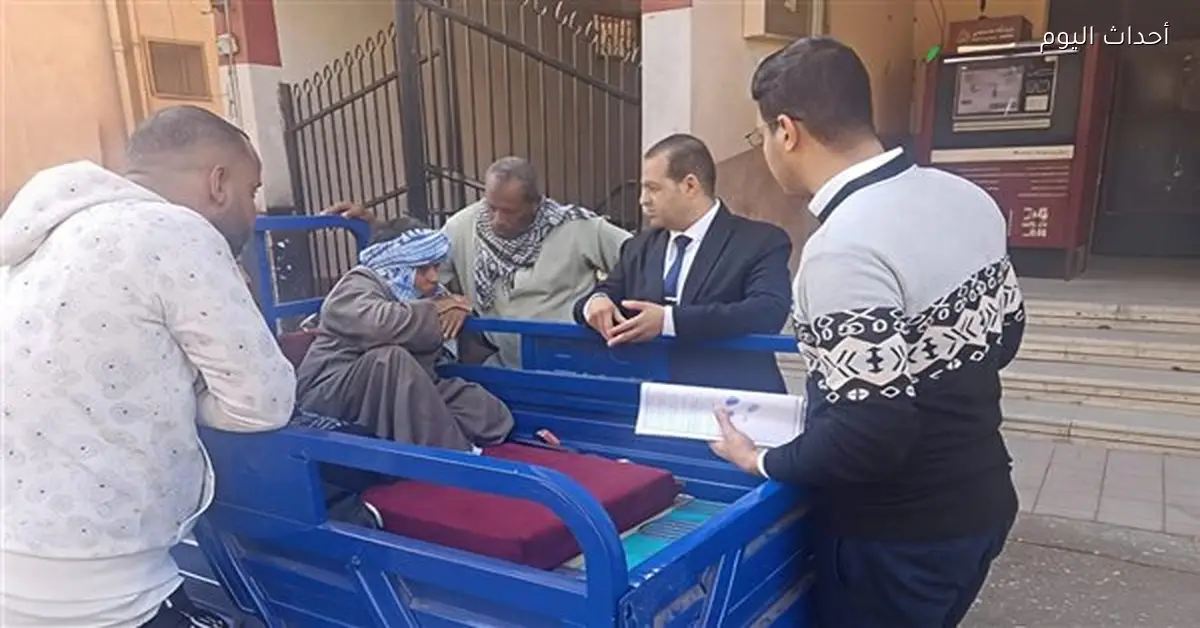 مديرية عمل الأقصر تمنح عقد وظيفة لشاب من ذوي الهمم