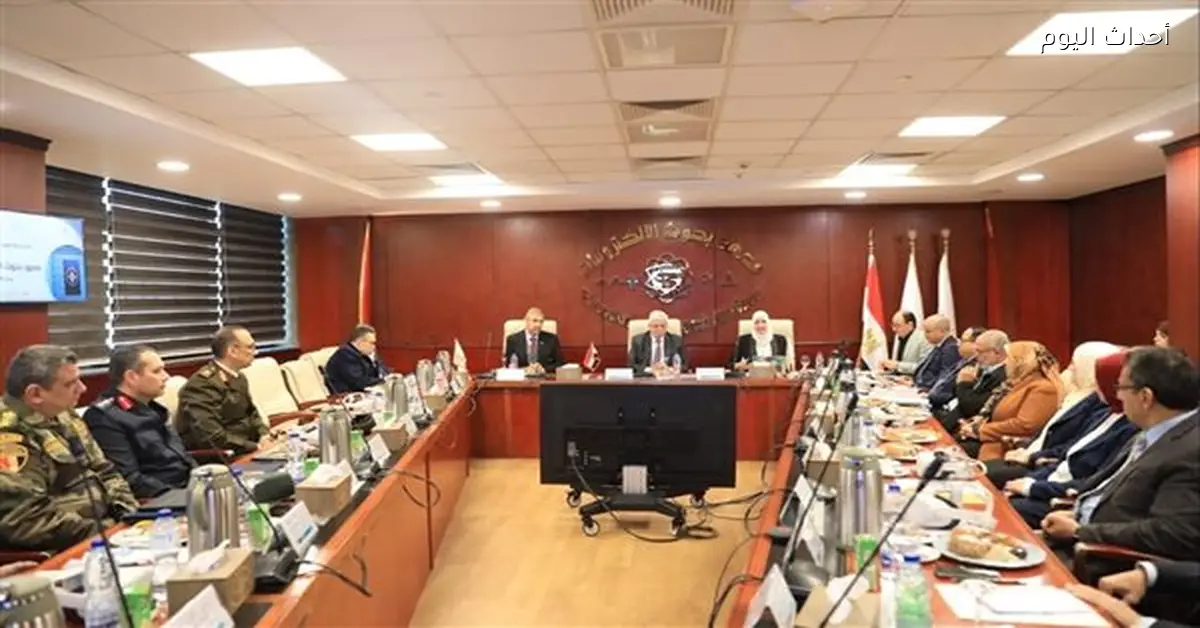 وزير التعليم العالي يزور معهد بحوث الإلكترونيات ويثني على إمكانياته