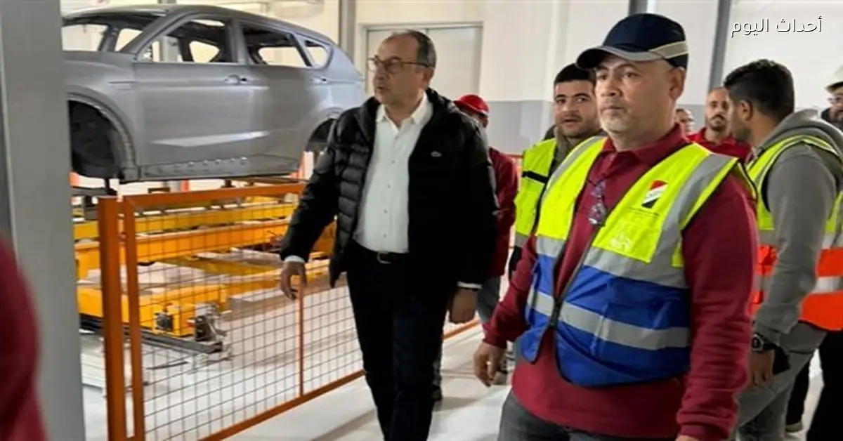 وزير قطاع الأعمال يزور مصانع النصر للسيارات ويتابع الإنتاج
