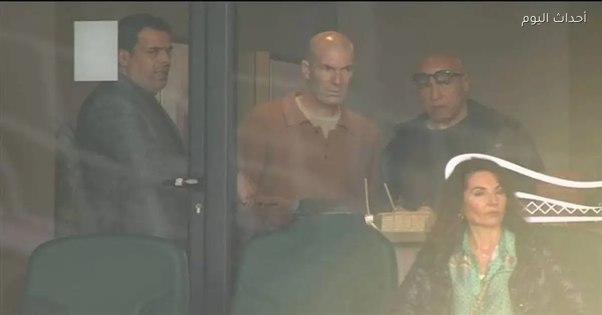 زيدان يتفاعل مع النشيد الوطني الجزائري في أمم أفريقيا للمرة الرابعة