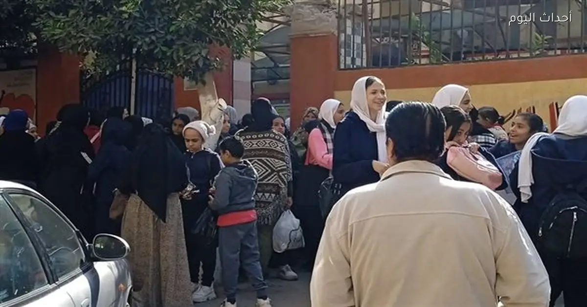 طلاب صفوف النقل في الجيزة يحتفلون بسهولة امتحان نصف العام 2026