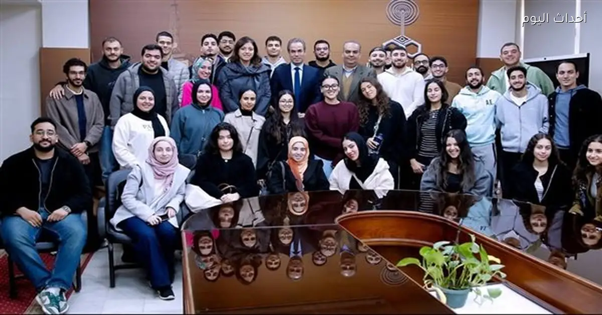 اجتماع أحمد المسلماني مع طلاب الجامعة الأمريكية يثير اهتماماً واسعاً