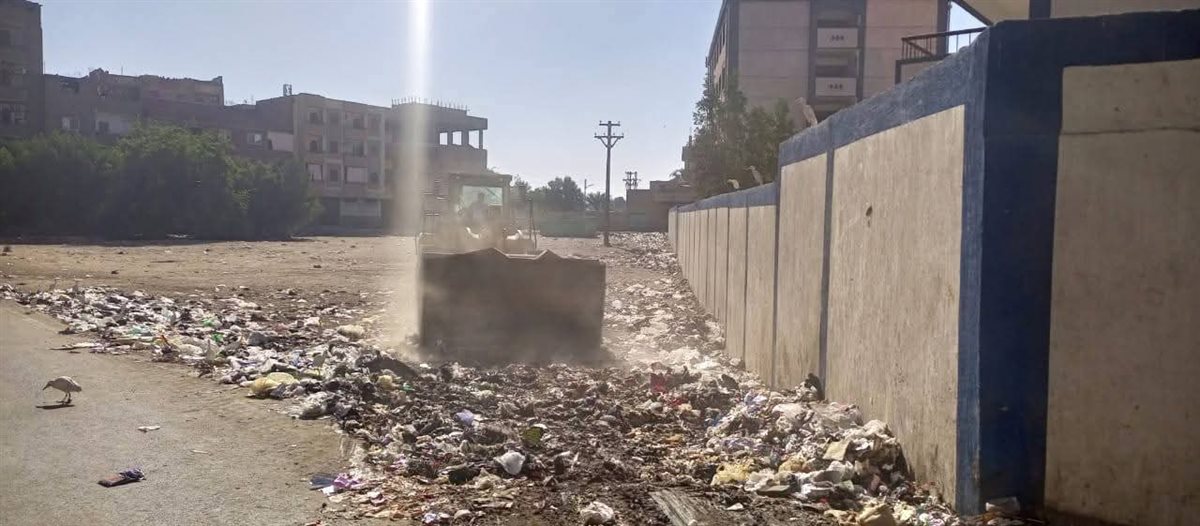 قمامة في قنا