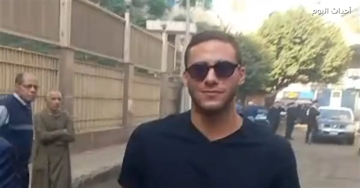 إبراهيم فايق يهنئ رمضان صبحي بسلامته وعودته لبيته وابنه