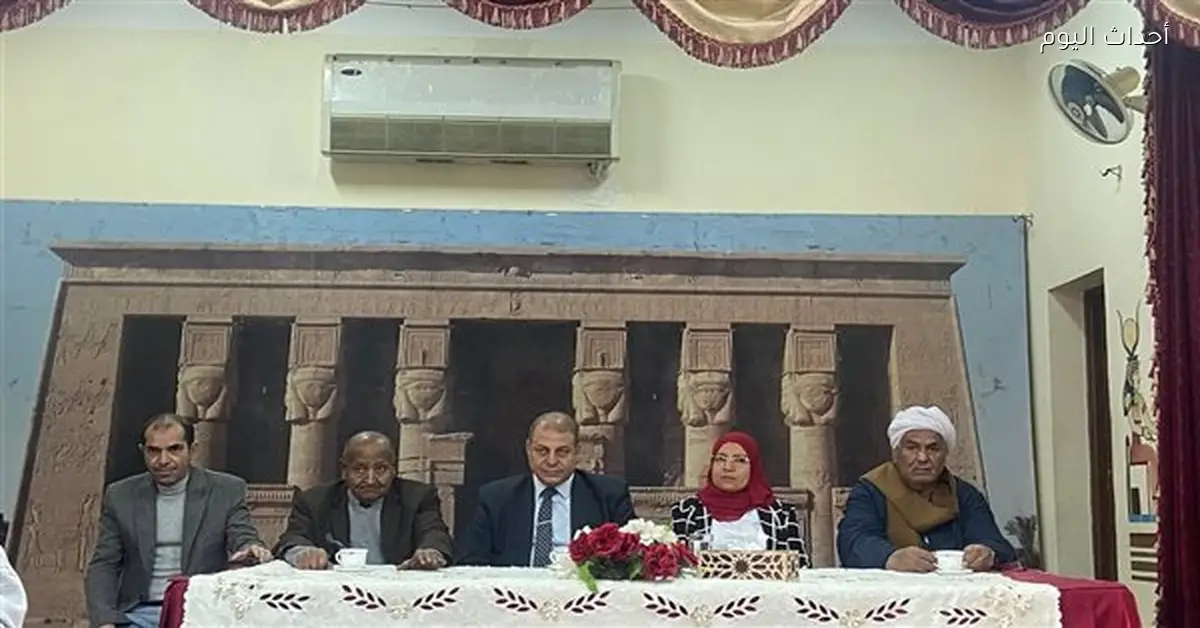 تكريم وكيل التعليم بقنا بعد انتهاء خدمته وانتقاله للمنوفية