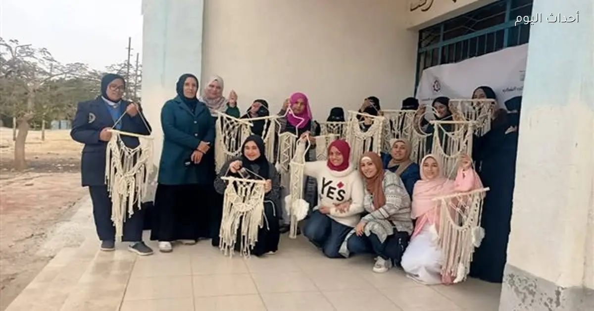 ختام برنامج “علمني حرفة” في السويس ومعرض لمنتجات المكرمية