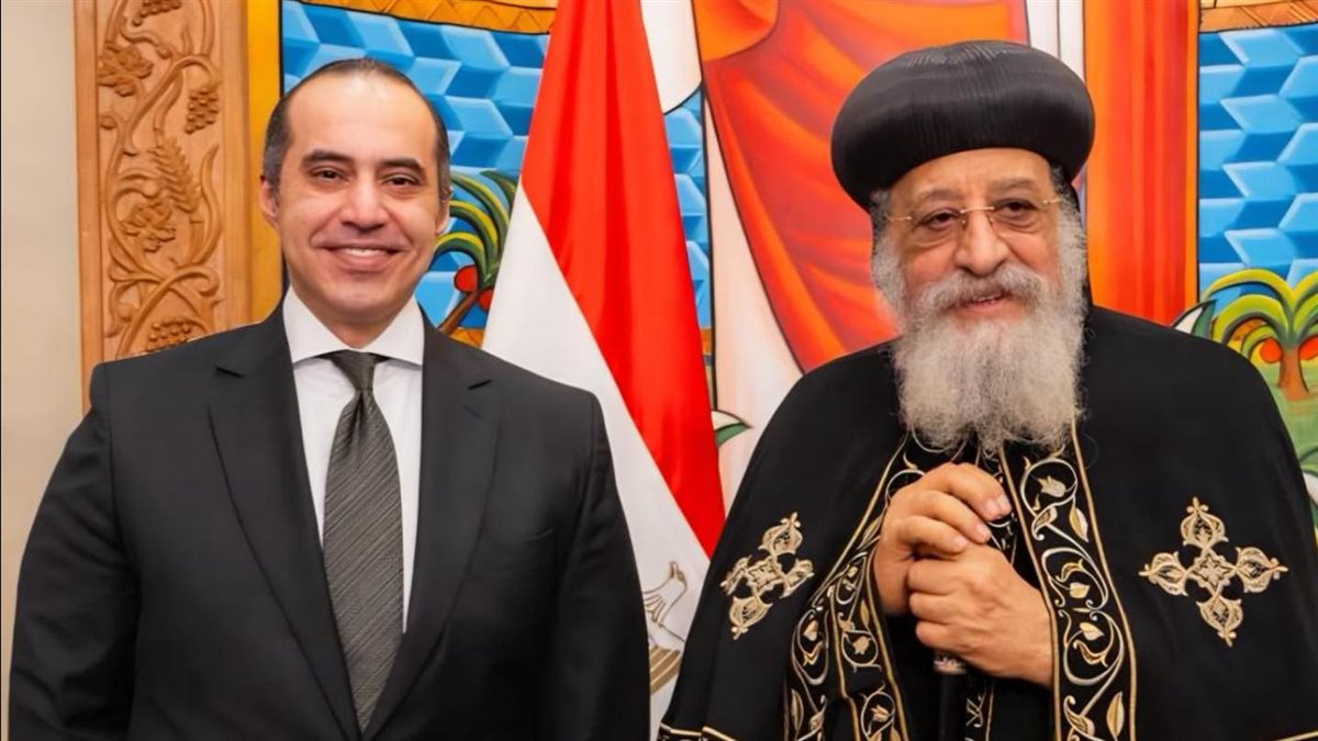 المستشار  محمود فوزي والبابا تواضروس الثاني