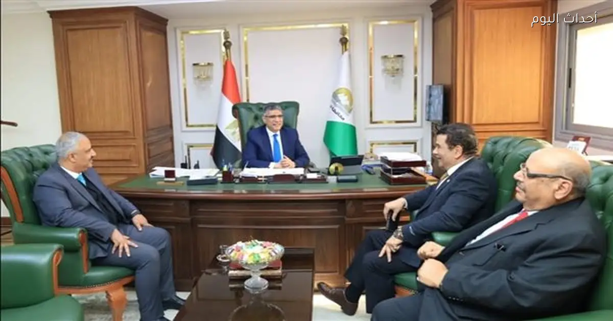 محافظ الجيزة يناقش استعدادات كأس العالم للقوة البدنية بالهرم