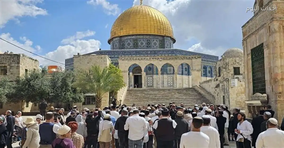 مستوطنون يقتحمون المسجد الأقصى بحماية الشرطة الإسرائيلية