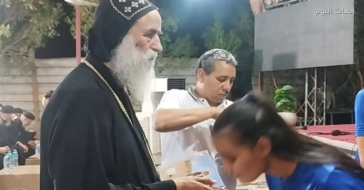 مطران نقادة وقوص يحتفل بعيد الميلاد في غرب قنا