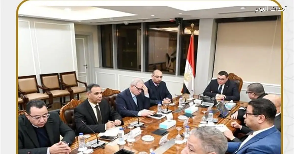 وزير الإسكان يتابع مشروعات الصيانة في مدينة الشروق