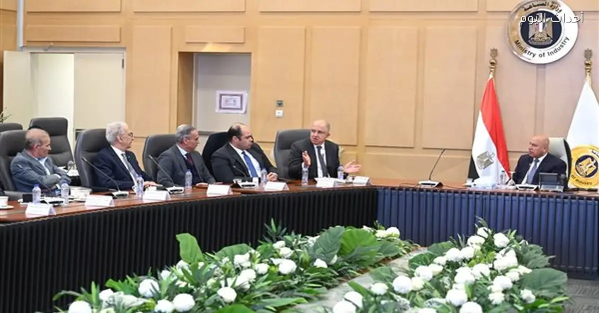 وزير الصناعة يناقش تعزيز الصناعات الهندسية وزيادة المكون المحلي