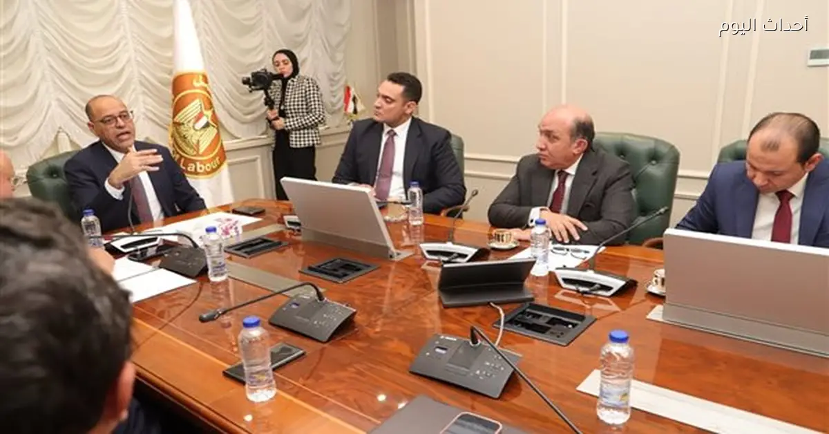 وزير العمل يبحث تعزيز علاقات العمل مع المستثمرين وأصحاب الأعمال