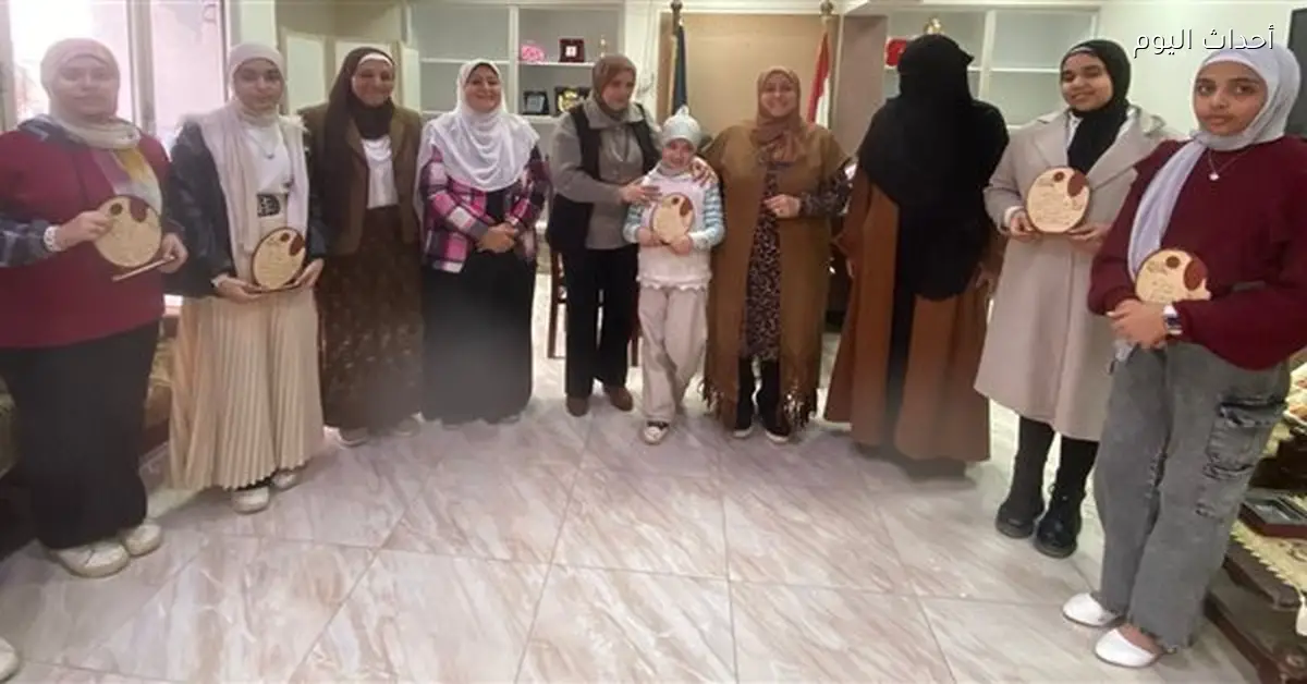 تعليم السويس يكرم الفائزين بمسابقة لمحات من الهند