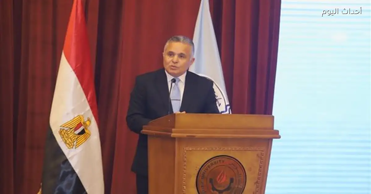 صرف مكافأة مالية للعاملين بجامعة السويس وإرجاء خصومات التأخير